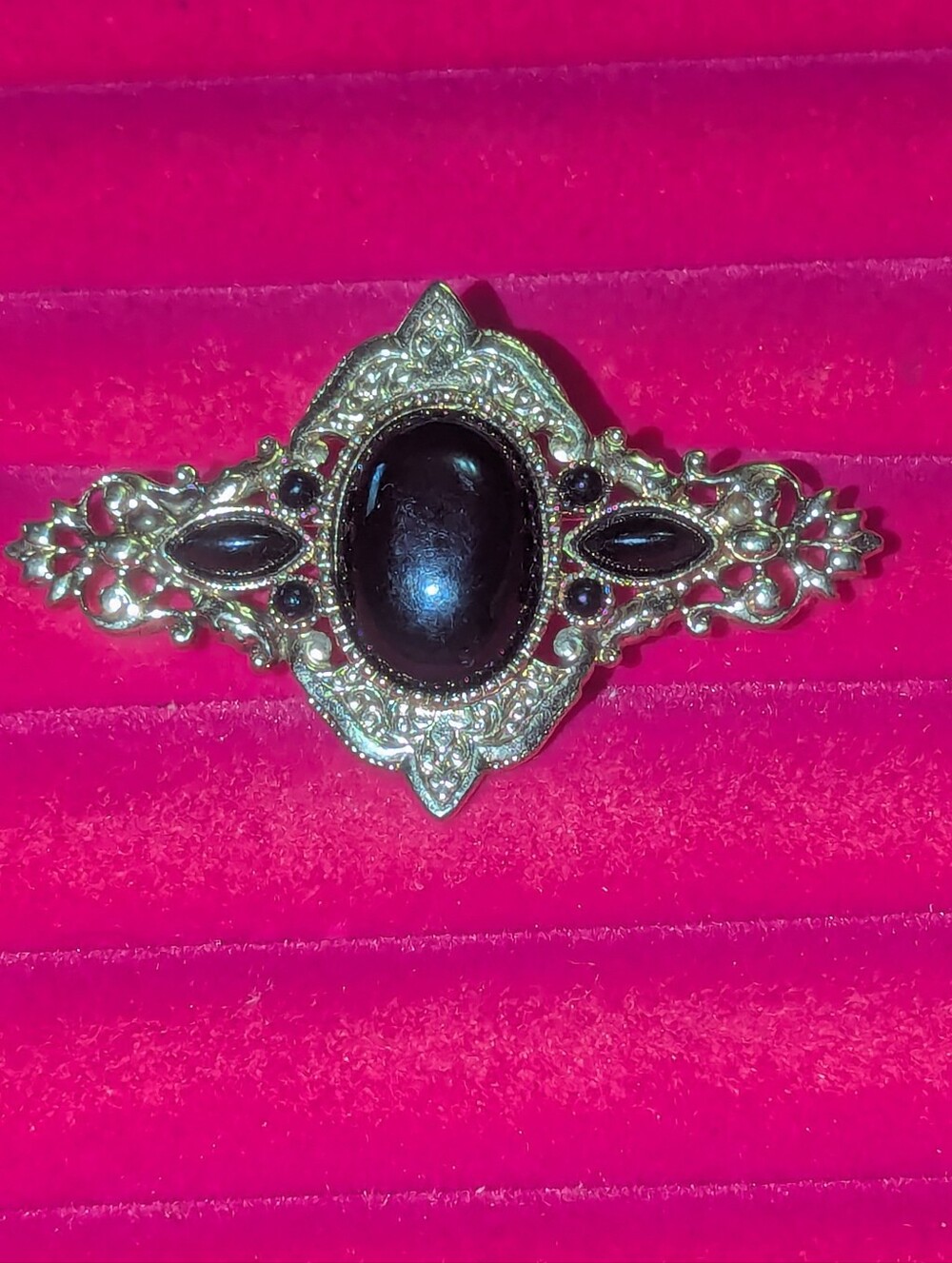 1928 Gold-Tone Vintage Style Black Stone Brooch